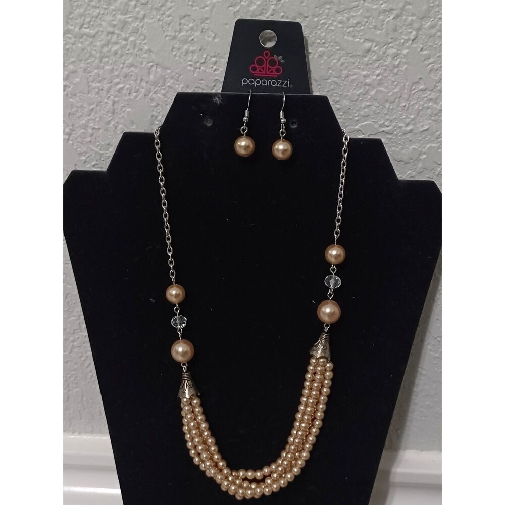 PAPARAZZI Faux Champagne Pearl "One-Woman Show" Set NWT